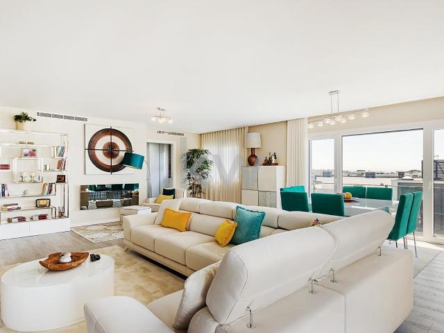 Apartamento T3 em OEIRAS | Varanda com 30,50 m2 | Box privativa para 2 viaturas