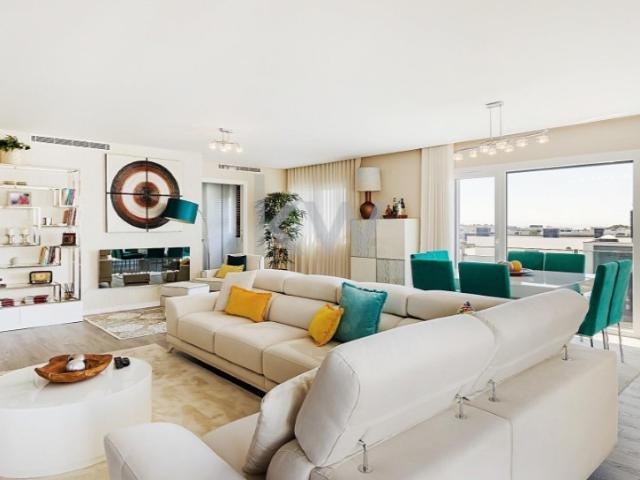 Apartamento T3 em OEIRAS | Varanda com 30,50 m2 | Box privativa para 2 viaturas