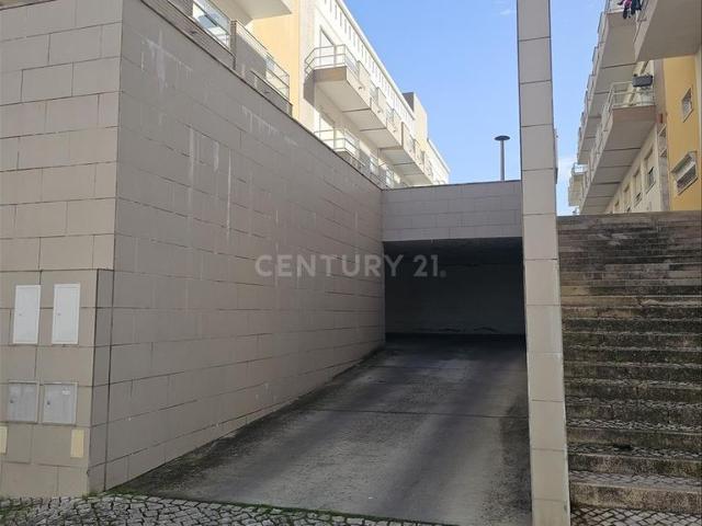 Apartamento T3 em Palhais * IMVEL ATUALMENTE ARRENDADO