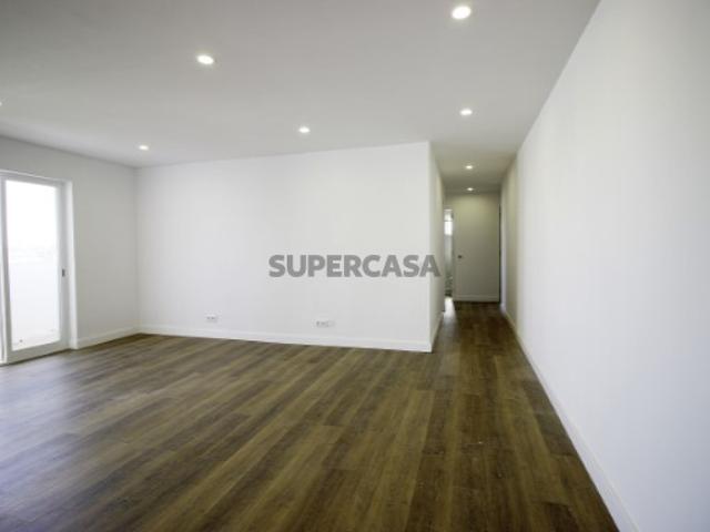 Apartamento T3 em prédio com elevador