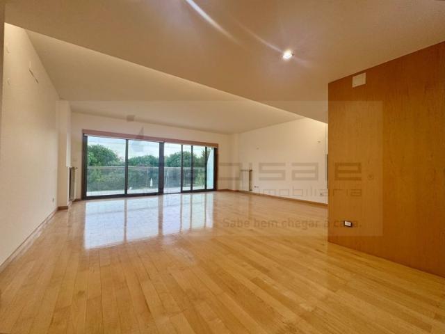 Apartamento T3 em Prestigiado Condomínio Privado em Cascais