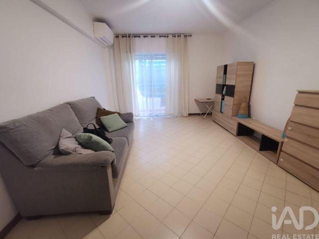 Apartamento T3 em Quelfes de 85 m²