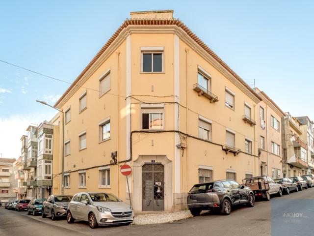 Apartamento T3 em Queluz