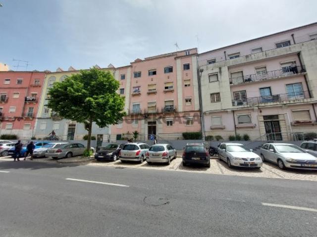 Apartamento T3 em Queluz e Belas