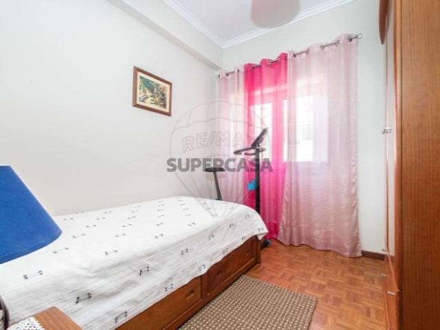Apartamento T3 em Massamá e Monte Abraão