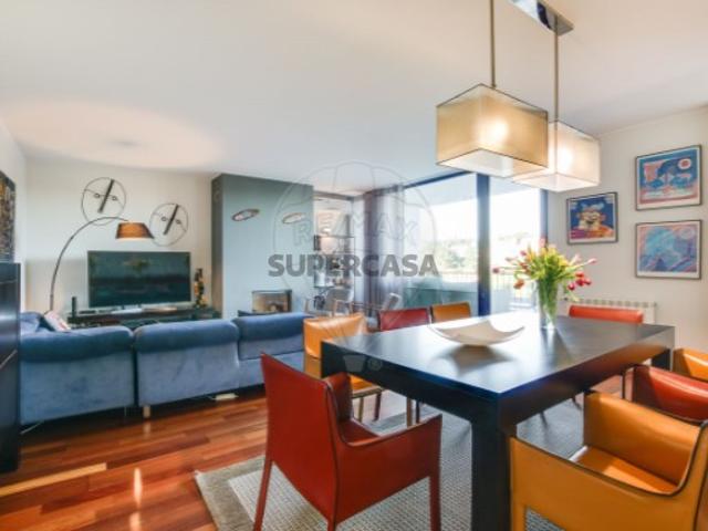 Apartamento T3 em Queluz e Belas
