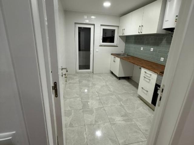Apartamento T3 em Queluz Monte Abraão Totalmente Remodelado *OFERTA DA ESCRITURA