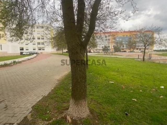 APARTAMENTO T3 EM RC EM MUITO BOM ESTADO DE USO