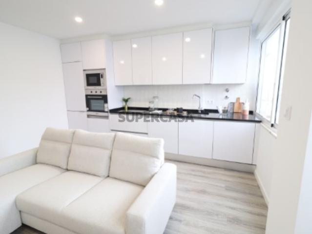 Apartamento T3, em Remodelação Total com GARAGEM situado em Benfica, *Oferta da Escritura