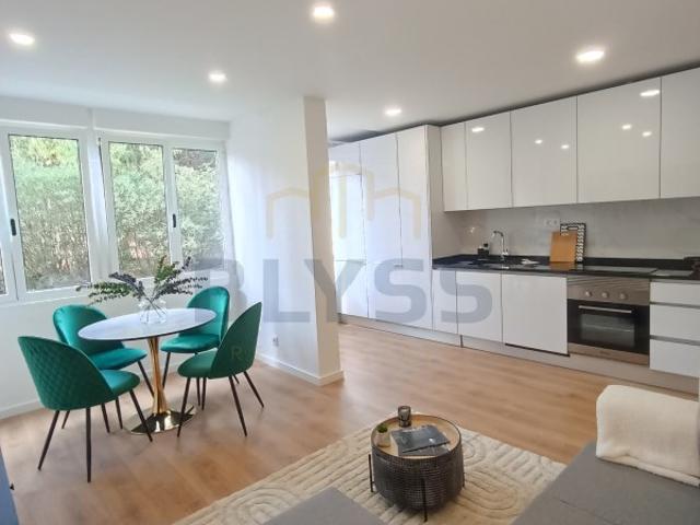 Apartamento T3, em Remodelação Total situado em Benfica, *Oferta da Escritura