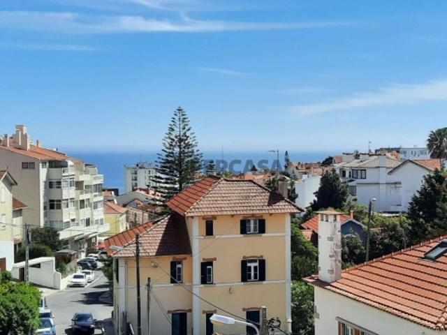 Apartamento T3 em renovação no Monte Estoril, Cascais
