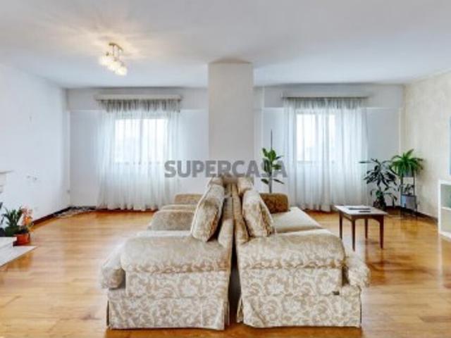 Apartamento T3 em Rio de Mouro