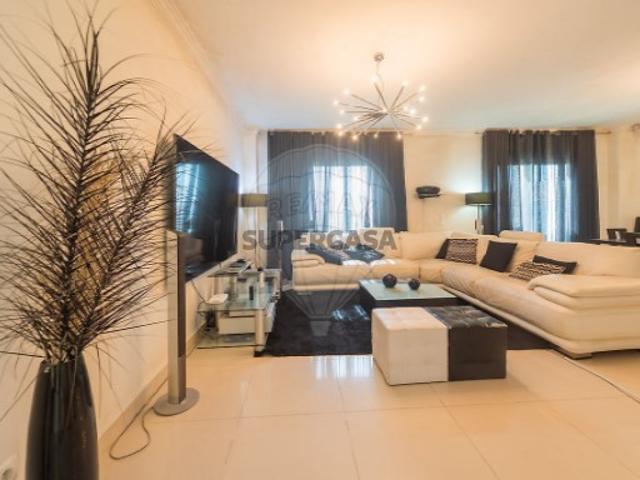 Apartamento T3 em Rio de Mouro