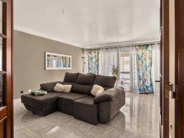 Apartamento T3 em Rio de Mouro com Arrecadação
