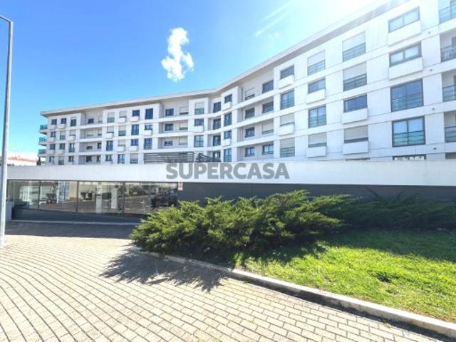 Apartamento T3 em S. Miguel das Encostas, condomínio fechado