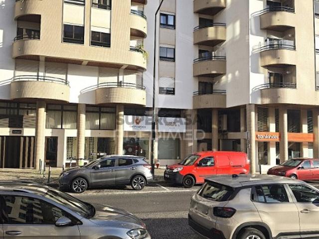 Apartamento T3 em São Domingos de Benfica