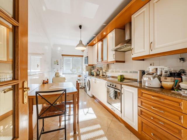 Apartamento T3 em Santa Marta do Pinhal, Corroios