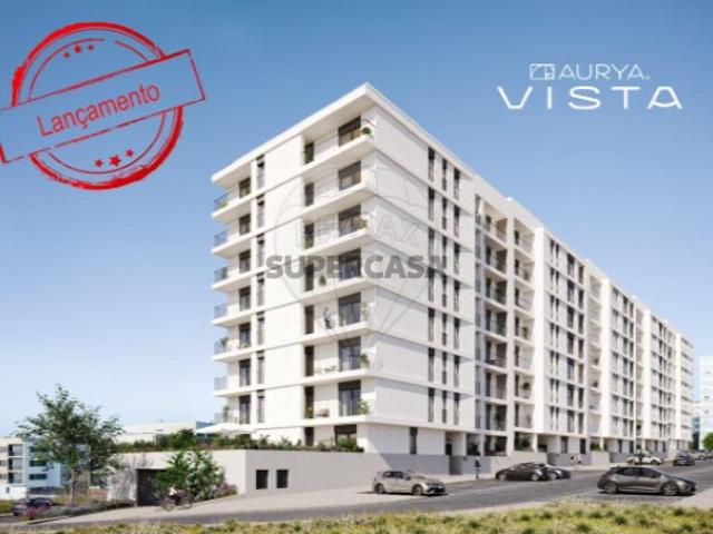 Apartamento T3 em Santo António dos Cavaleiros e Frielas