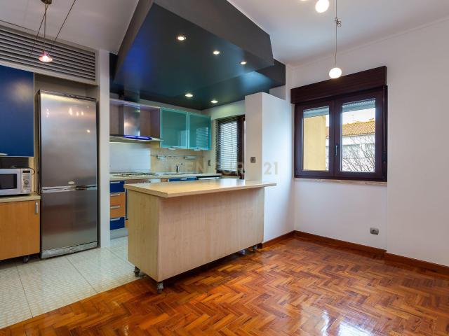 Apartamento T2 em Sacavém, Loures Oportunidade Única!