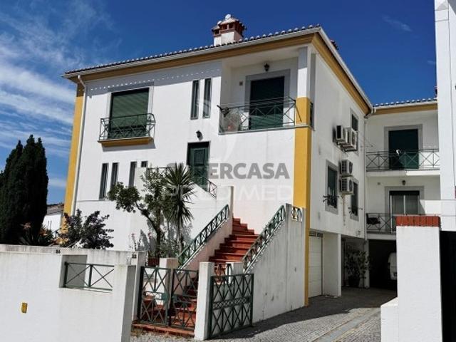 Apartamento T3 em Sé e São Lourenço