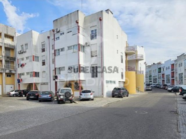 Apartamento T3 em Sé e São Lourenço
