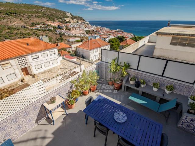 Apartamento T3 em Sesimbra com Vistas Deslumbrantes Mar e Serra