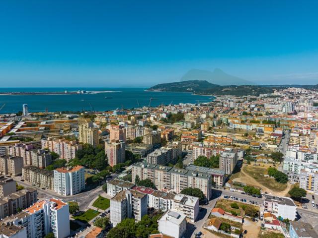 Apartamento T3 em Setúbal | Excelente Localização e Luz Natural