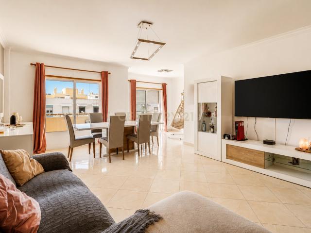 Apartamento T3 | Espaço, Conforto e Localização no Centro de Olhão