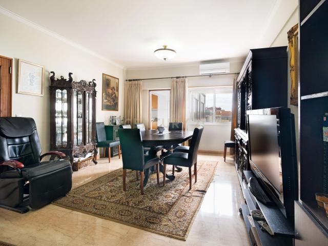 Apartamento T3 espaçoso com elevador| Cova da Piedade, Almada