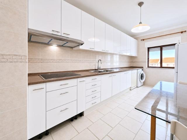 Apartamento T3 Espaçoso e Luminoso no Centro da Baixa da Banheira