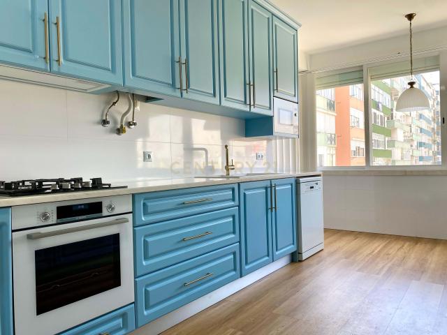 Apartamento T3 Estrada da Luz | Arrendar