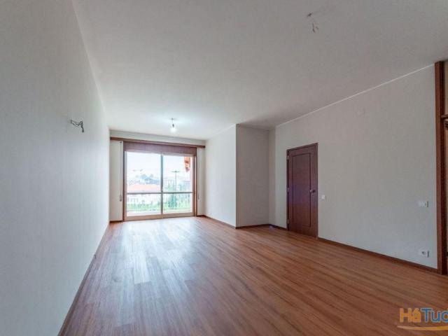 Apartamento T3 equipado em frente à Câmara de Gaia com lugar de garagem | 26073947873