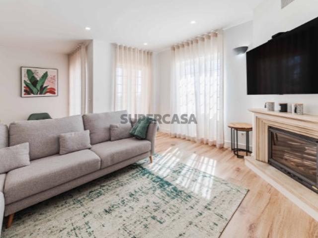 Apartamento T3 exclusivo, com garagem e cozinha equipada, na Beloura
