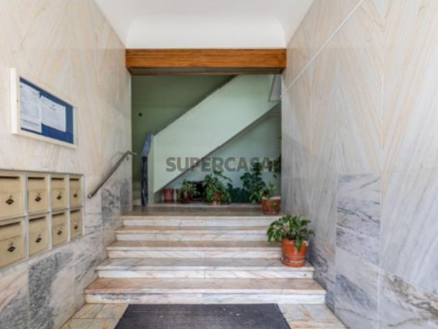 Apartamento T3 rua Viana da Mota Rio de Mouro