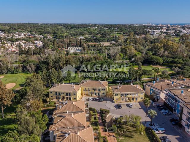 Apartamento T3 Frente ao Golfe com Piscina Comum e Estaciona. 106m² Quarteira