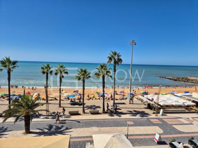 Apartamento T3, frente mar, em Quarteira