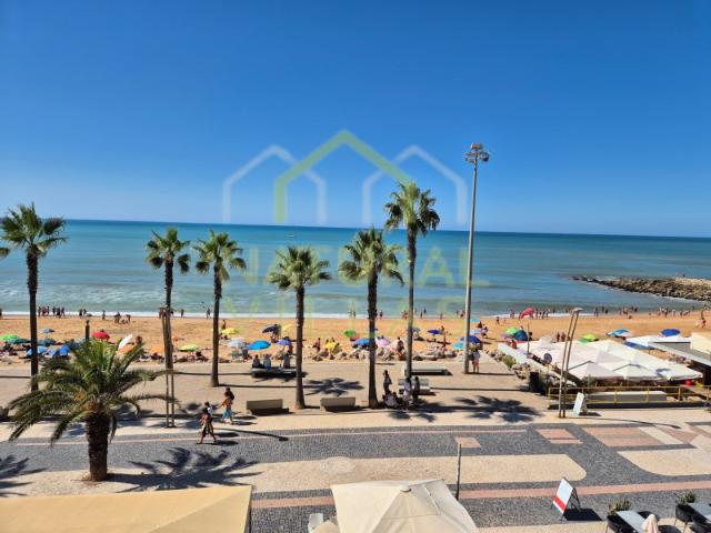 Fantástico T3 Frente Mar com 248,3 m2 em Quarteira