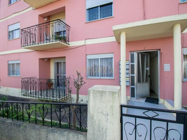 Apartamento T3 + G em S. Martinho do Bispo
