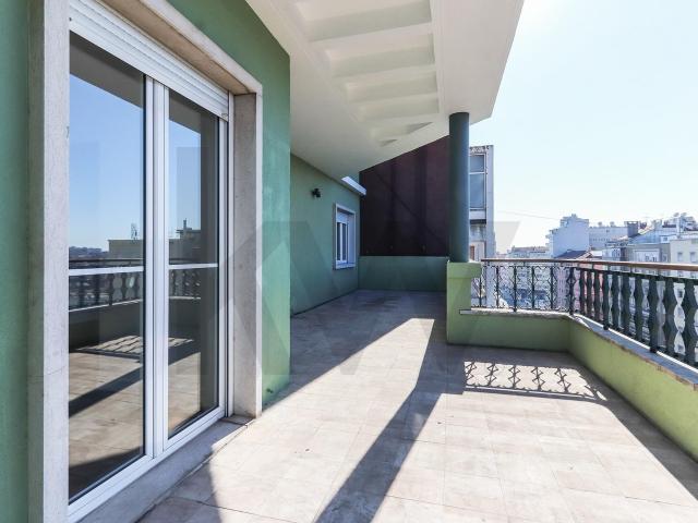 Apartamento T3 I Terraço I Metro a porta I Av. Roma