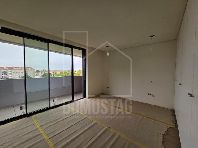 Apartamento T3 Implex Novo Centro de Esgueira