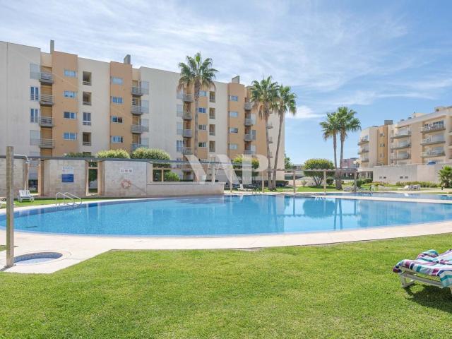 Apartamento T3 inserido em condomínio privado com segurança. 145m² Quarteira
