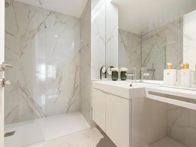 Apartamento T3 inserido no condomínio Páteo de Quires, com 138 m2 de área bruta privativa, dois lugares lugares de estacionamento, arrecadação, varanda, piscina e jardim, em Vila Nova da Telha, Maia, Porto