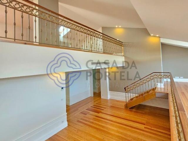 Apartamento T3 inserido no Palacete das Hortas no centro da. 301m² Costa