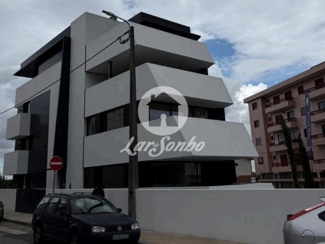 Apartamento T3, inserido num 4º piso de quatro frentes, São Cosme, Gondomar