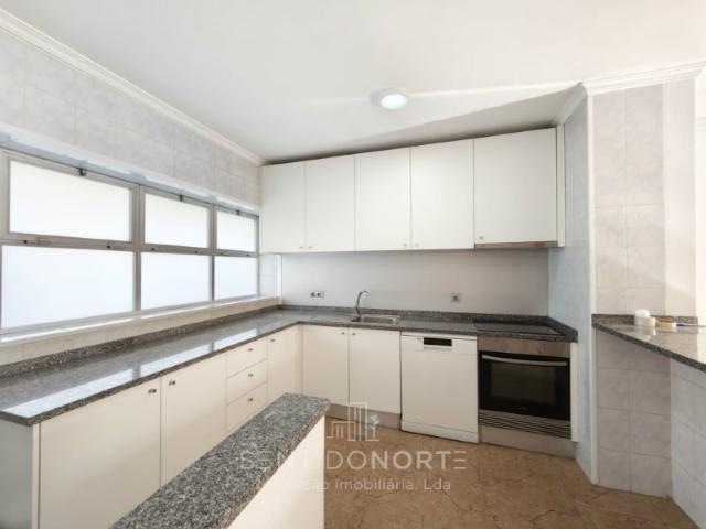 Apartamento T3 junto à loja do Cidadão