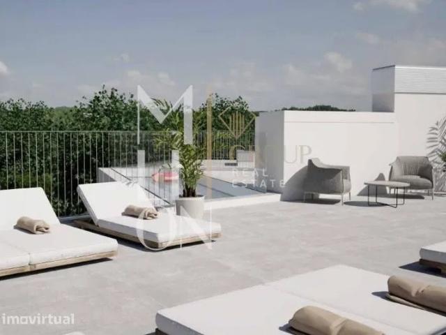 Apartamento T3 junto ao colégio Efanor com box para 2 carros, arrumos