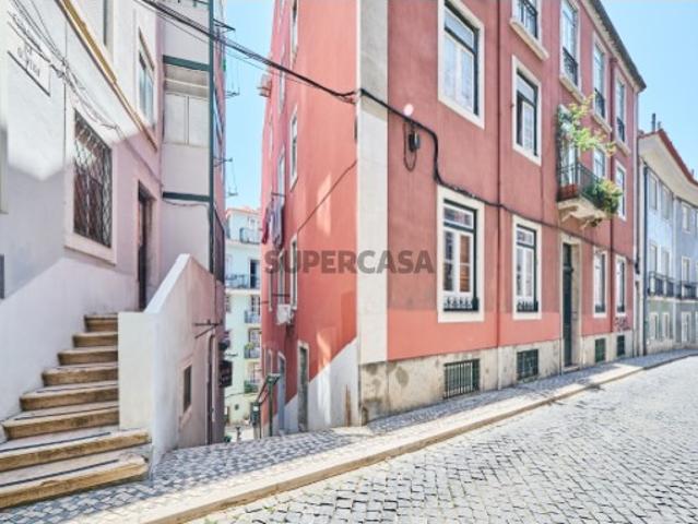 Apartamento T3 Largo do Carmo Chiado para recuperar