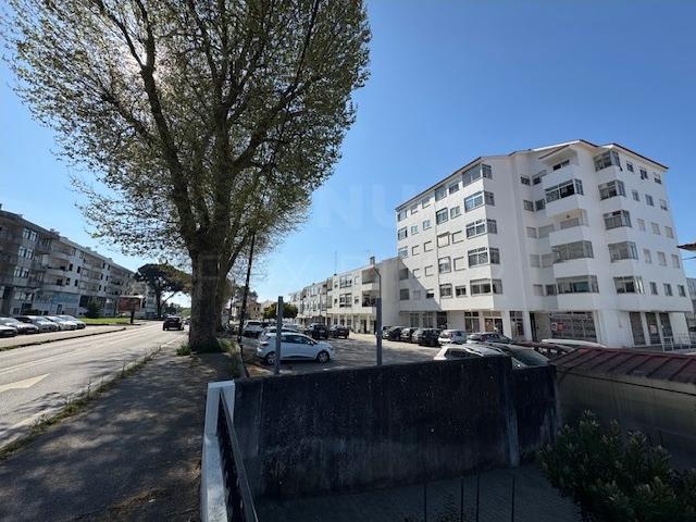 Apartamento T3 localizado na Avenida 1º de Maio, Darque