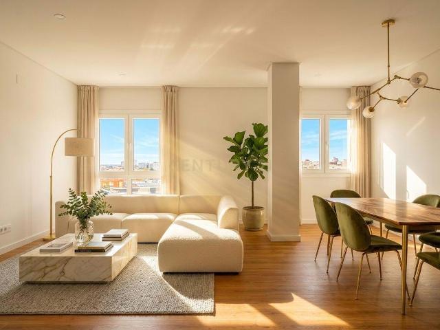 Apartamento T3 localizado na estratégica zona dos 4 Caminhos, Setúbal