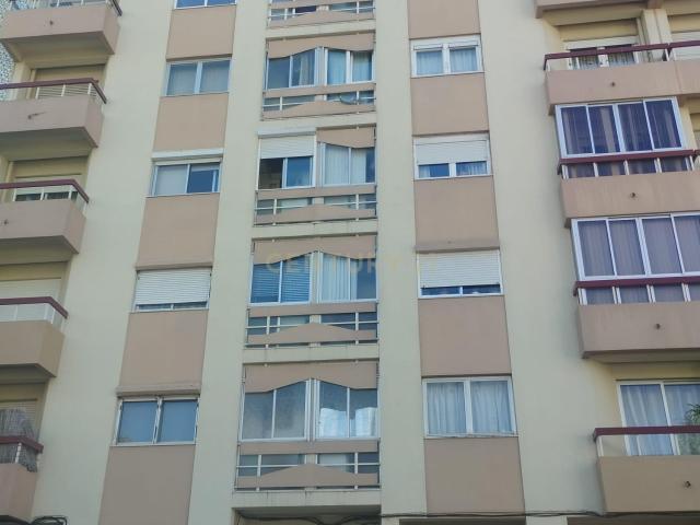 Apartamento T3 localizado no centro de Benfica